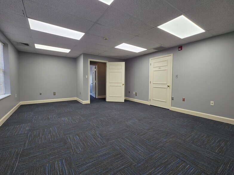 More Photos Of 2027 Broadway St, Cape Girardeau Office For Lease