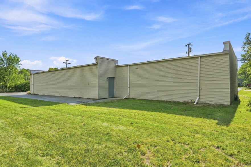 More Photos Of 12305 Beech Daly Rd, Taylor Flex For Lease