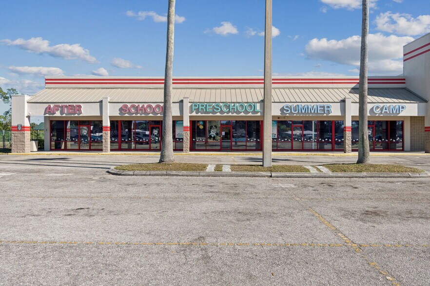 More Photos Of 5165-5261 33rd St E, Bradenton Storefront For Sale