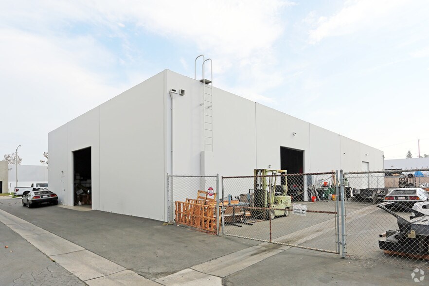More Photos Of 7402-7412 Prince Dr, Huntington Beach Light Manufacturing For Lease