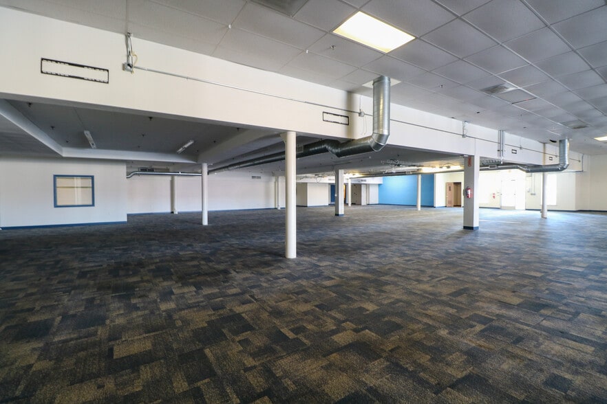 More Photos Of 181 Anderson Ave, Coos Bay Department Store For Sale