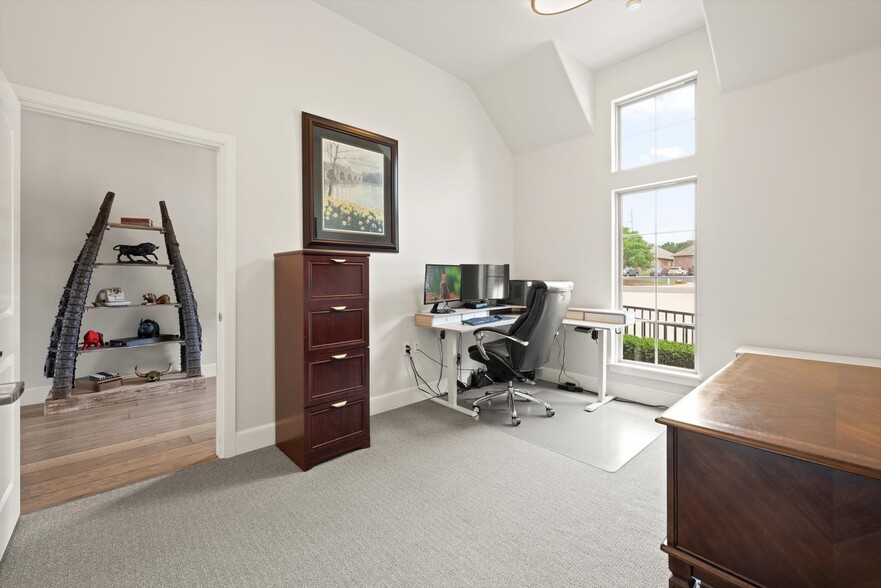 More Photos Of 2224 Bridgeview Blvd, Edmond Office For Sale