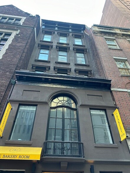 Primary Photo Of 122 E 55th St, New York Medical For Lease