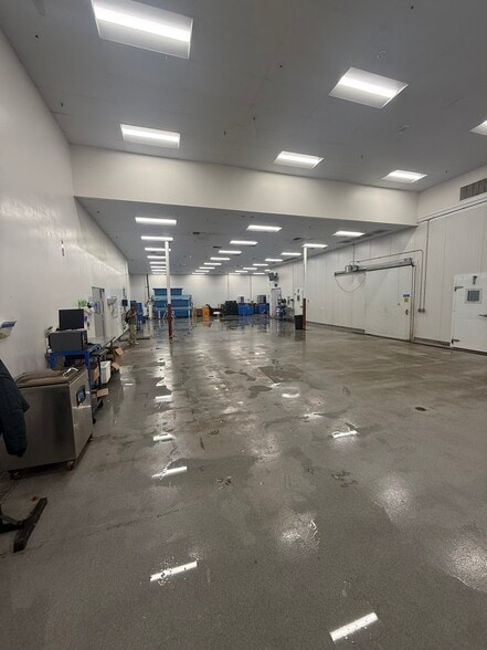 More Photos Of 1325 E El Segundo Blvd, El Segundo Food Processing For Lease