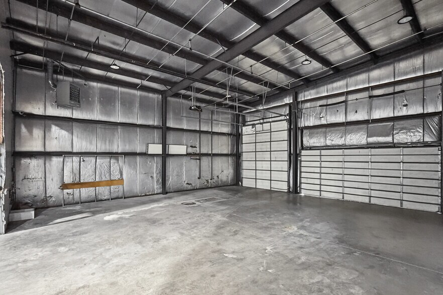 More Photos Of 2150 Milton ave, Des Moines Industrial For Sale