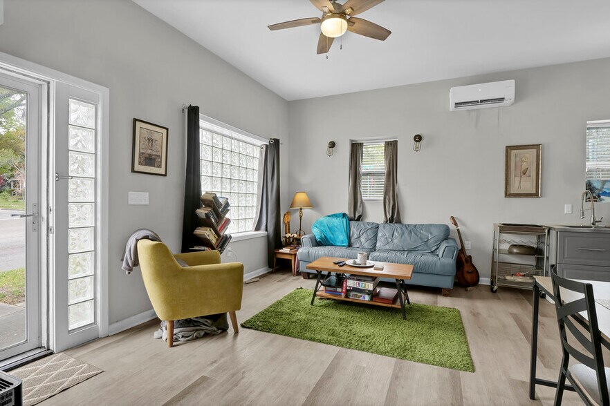 More Photos Of 2020 Princess Place Dr, Wilmington Freestanding For Sale