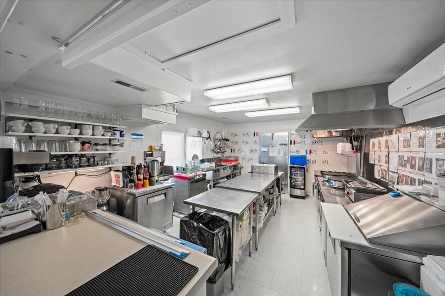 More Photos Of 107 W Curtis St, Simpsonville Freestanding For Sale