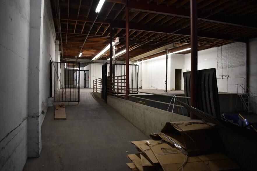 More Photos Of 1249 58th Pl, Los Angeles Warehouse For Lease
