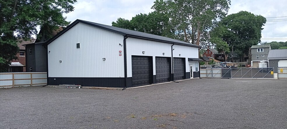 More Photos Of 1339 4th Ave, New Kensington Light Distribution For Sale