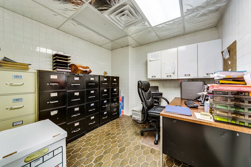 More Photos Of 8345 Walnut Hill Ln, Dallas Medical For Sale