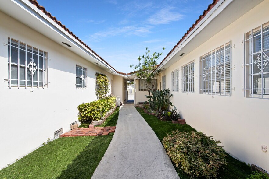 More Photos Of 1130 Bayview Dr, Fort Lauderdale Medical For Lease