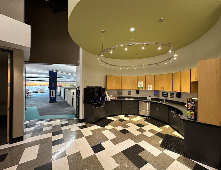 More Photos Of 550 Center St, Auburn Freestanding For Lease