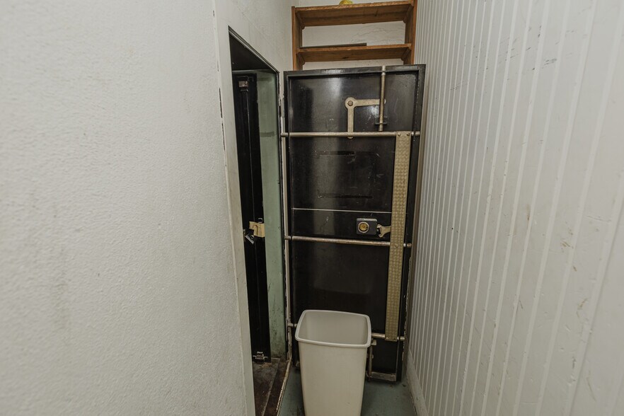 More Photos Of 724 N Main St, Newton Storefront For Sale