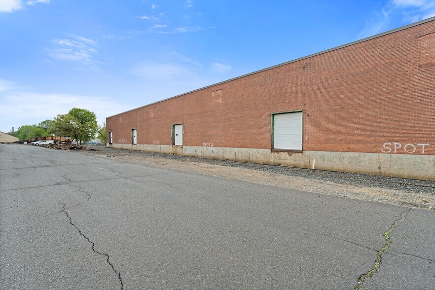 More Photos Of 26 Sears Way, West Springfield Distribution For Lease