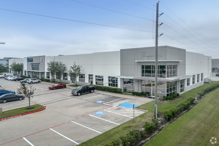 Primary Photo Of 9750 W Sam Houston Pky N, Houston Light Distribution For Lease