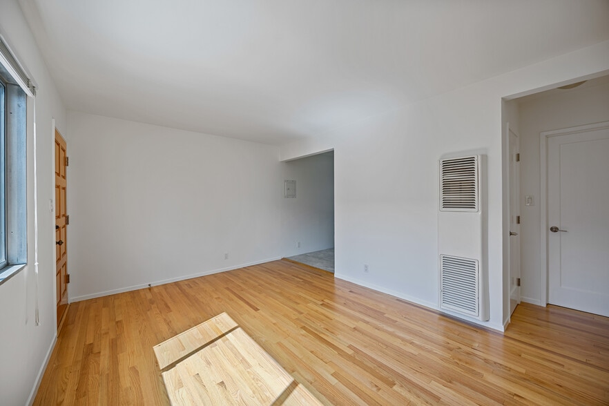 More Photos Of 502 Westminster ave, Venice Apartments For Sale