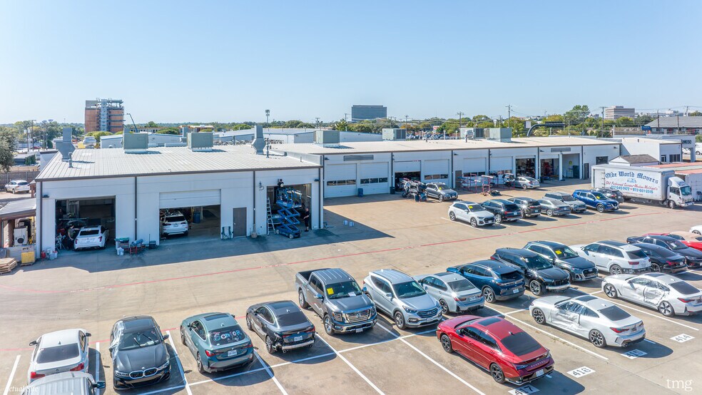 More Photos Of 401 N Collins St, Arlington Freestanding For Sale