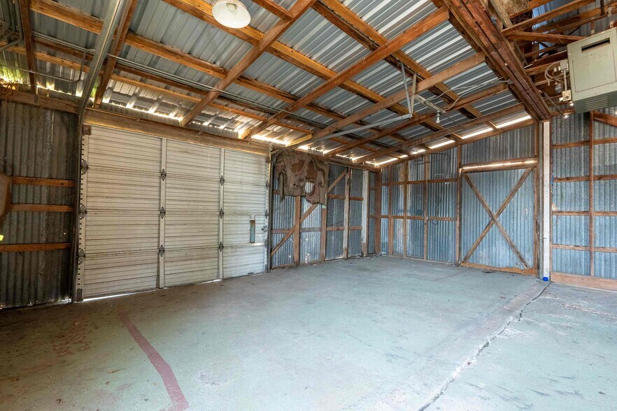 More Photos Of 1502 S Texas Ave, Bryan Light Distribution For Lease