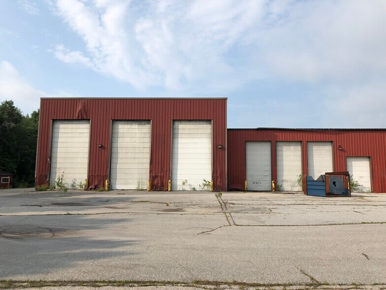 More Photos Of 18 Water Works Dr, Hooksett Warehouse For Lease