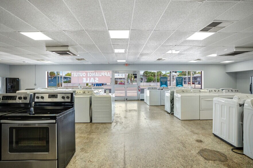 More Photos Of 3090 Bee Ridge Rd, Sarasota Convenience Store For Sale