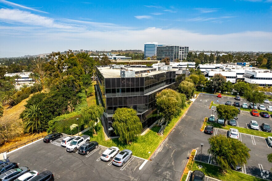 More Photos Of 6133 Bristol Pkwy, Culver City Office For Lease
