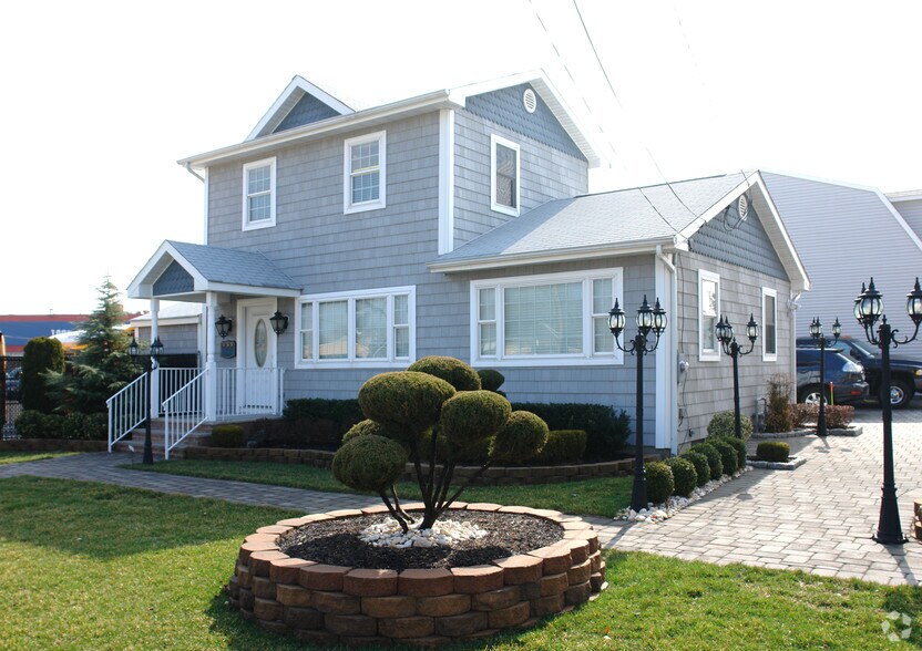 Primary Photo Of 314 Maple Pl, Keyport Medical For Lease