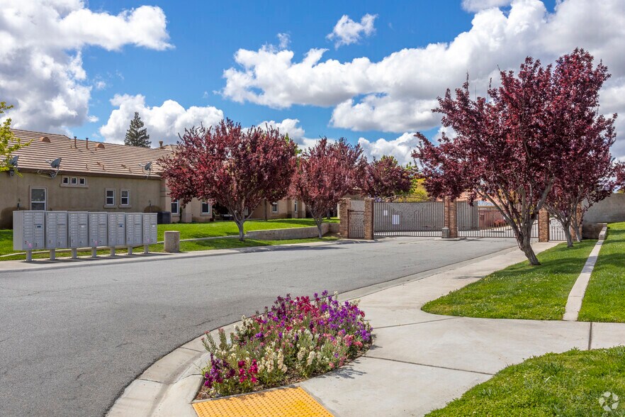 More Photos Of 8400 White Rock Dr, Bakersfield Apartments For Sale