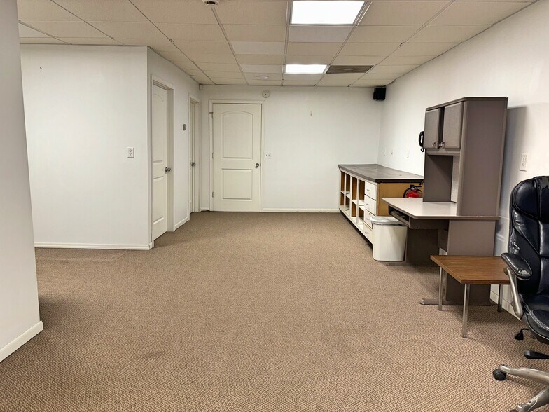 More Photos Of 146 E Main St, Braidwood Storefront For Sale