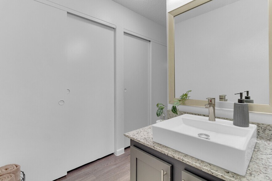 More Photos Of 5050 Fredericksburg Rd, San Antonio Apartments For Sale