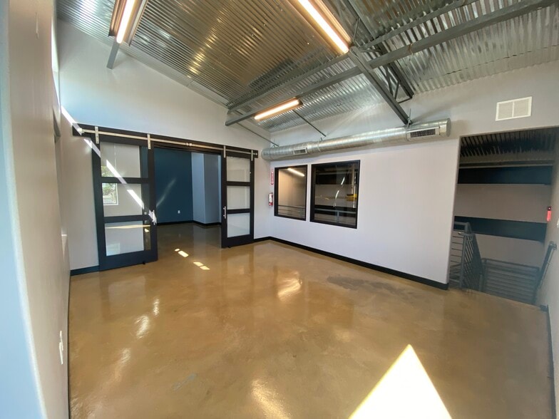 More Photos Of 11903 Jones Maltsberger Rd, San Antonio Office For Sale