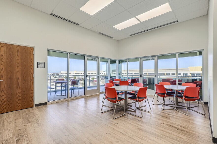 More Photos Of 26100-26120 E 68th Ave, Aurora Unknown For Lease