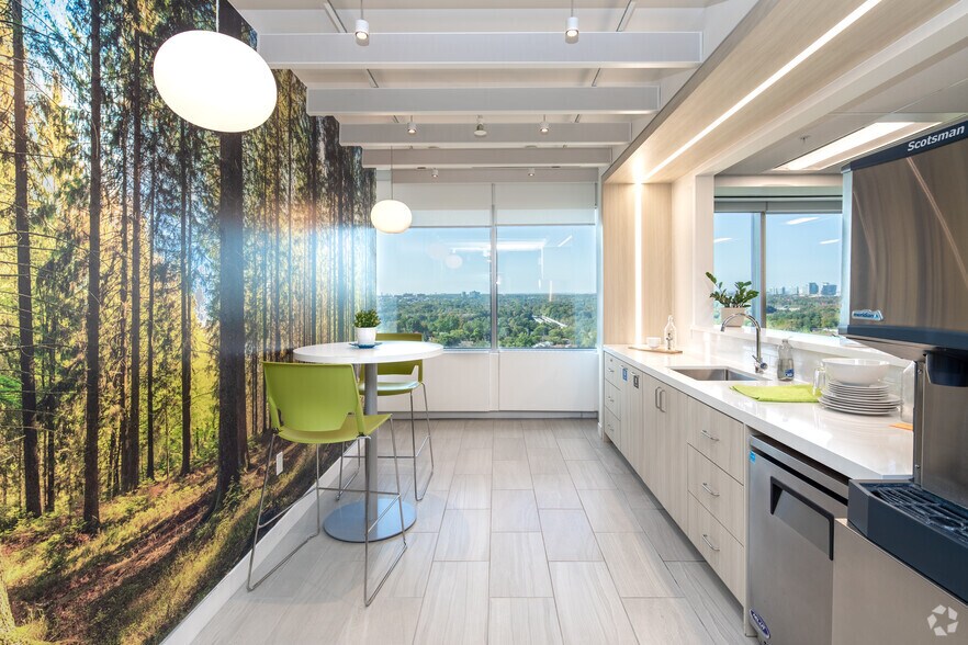 More Photos Of 1290 Central Pky W, Mississauga Office For Lease