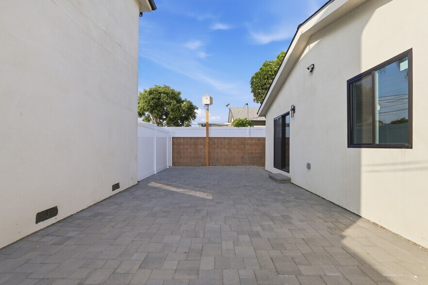 More Photos Of 13689 Garber St, Arleta Apartments For Sale