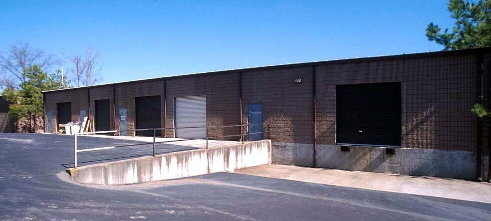 More Photos Of 3120 Medlock Bridge Rd, Peachtree Corners Light Distribution For Lease