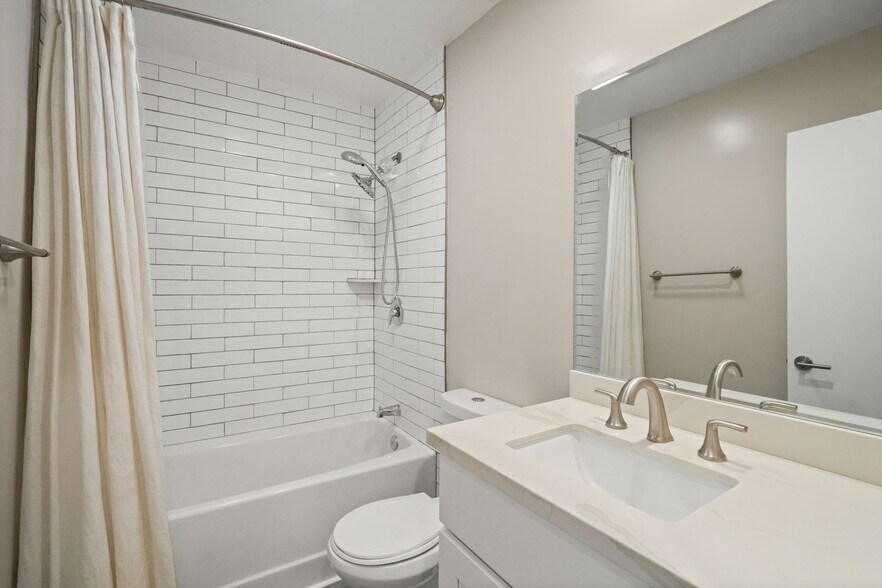 More Photos Of 18103 Coastline Dr, Malibu Apartments For Sale