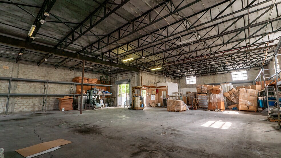 More Photos Of 1500 NW 22nd St, Miami Warehouse For Sale