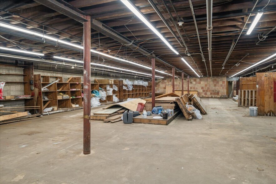 More Photos Of 821 Summit Ave, Union City Storefront For Lease