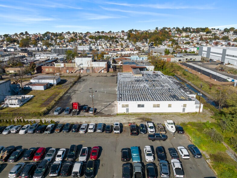 More Photos Of 415 14th St, Carlstadt Warehouse For Lease