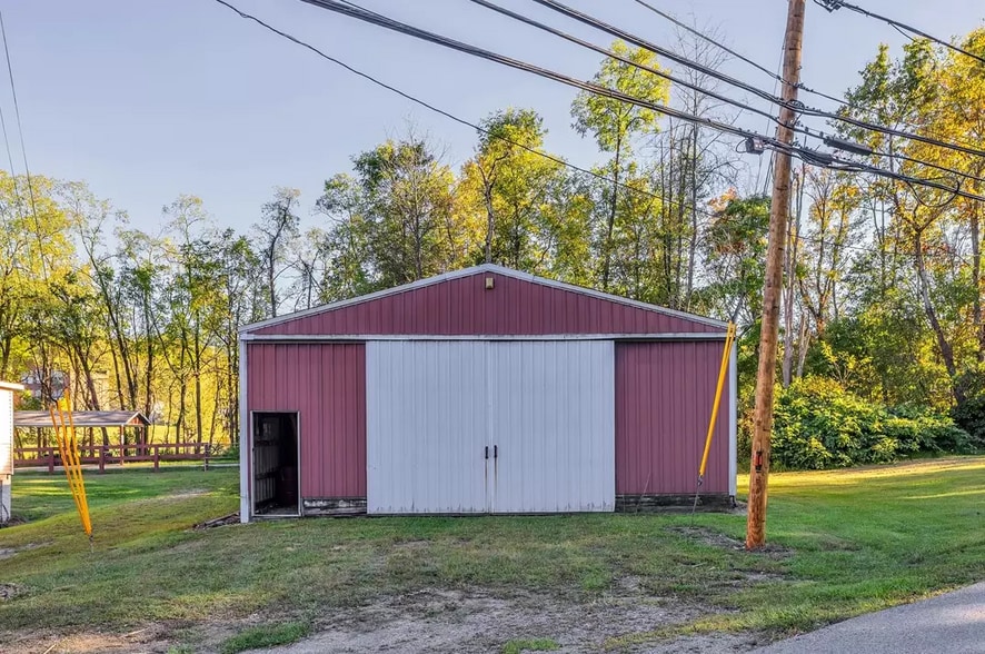 More Photos Of 0 Depot St, Slickville Warehouse For Sale