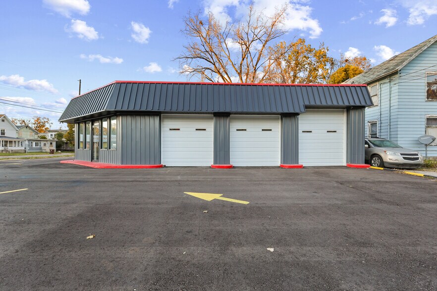 More Photos Of 226 W Cesar E Chavez Ave, Lansing General Retail For Lease
