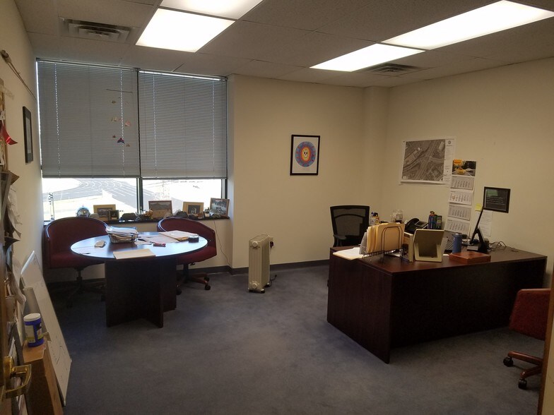 More Photos Of 8830-8854 Rixlew Ln, Manassas Flex For Lease