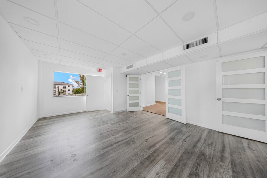 More Photos Of 7550 W 2nd Ct, Hialeah Warehouse For Lease