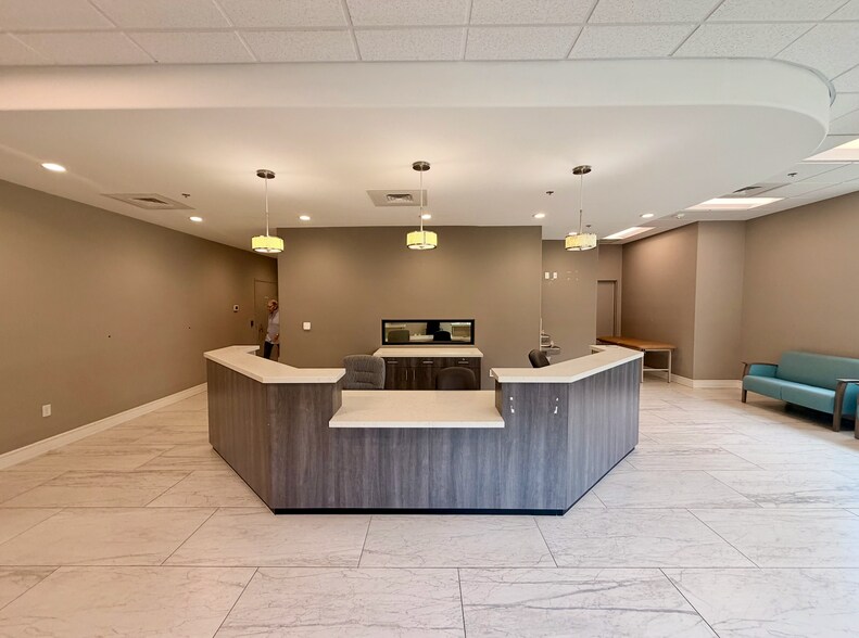 More Photos Of 1902 Windsor Pl, Fort Worth Medical For Lease