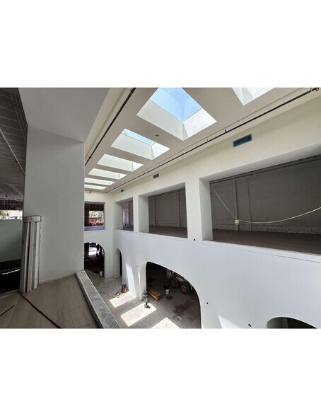 More Photos Of 222 N Brand Blvd, Glendale Storefront For Lease