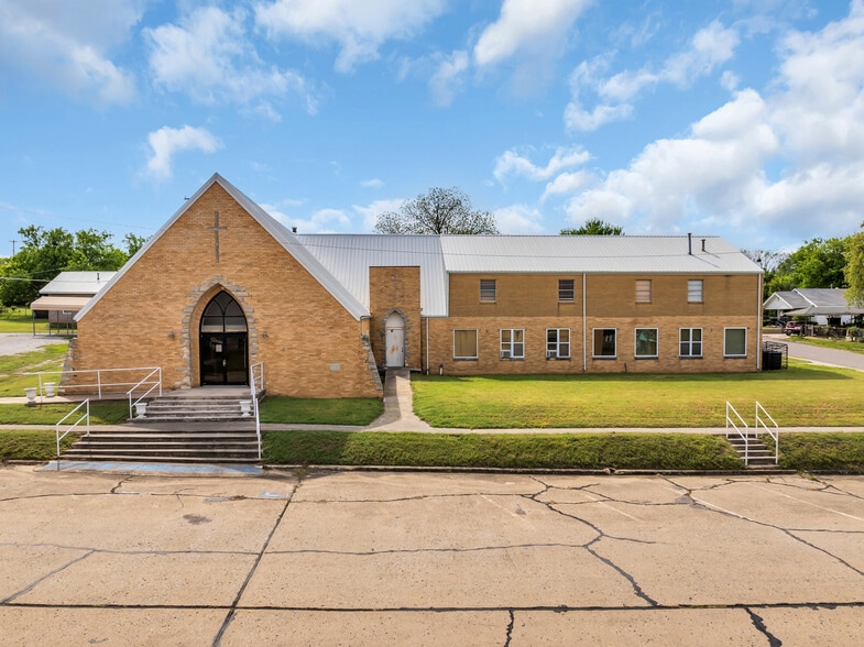 Primary Photo Of 727 4th St, Healdton Religious Facility For Sale