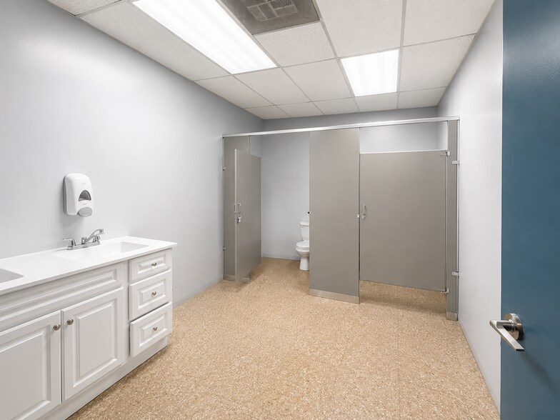 More Photos Of 5132 Park Heights Ave, Baltimore Storefront Retail Office For Lease