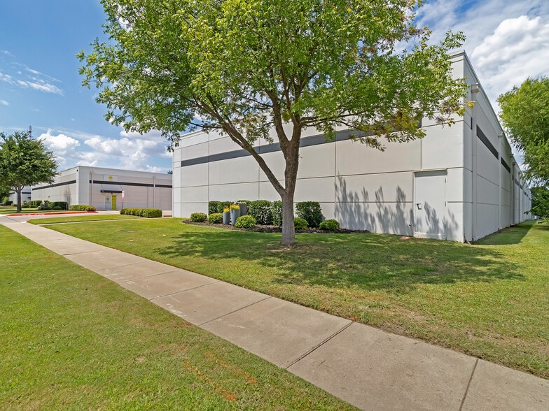 More Photos Of 403 Powerhouse St, McKinney Warehouse For Lease