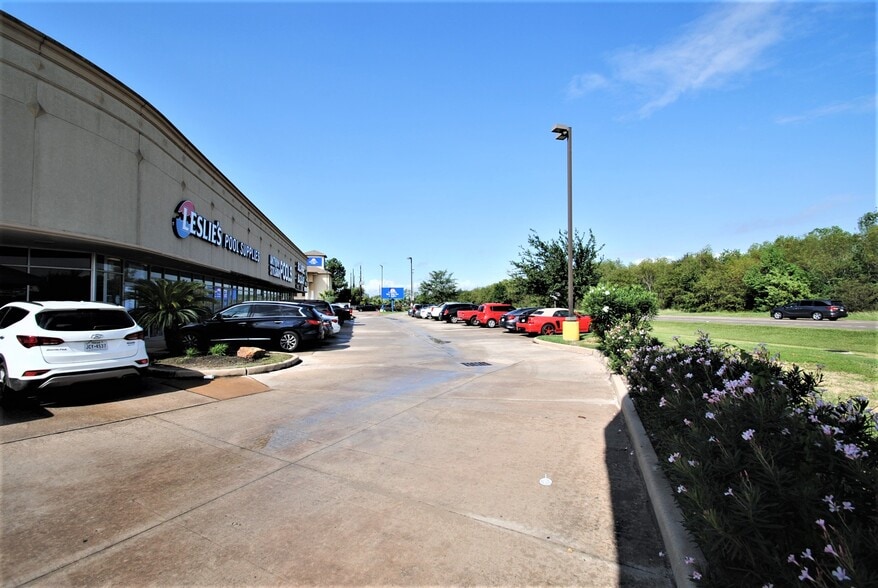 More Photos Of 20551 N I-45, Spring Unknown For Lease