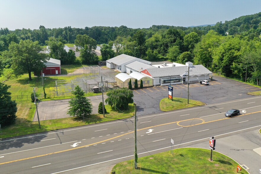 Primary Photo Of 147 Meriden Rd, Middlefield Garden Center For Lease