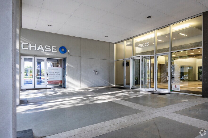 More Photos Of 25025 N I-45 Fwy, The Woodlands Office For Lease